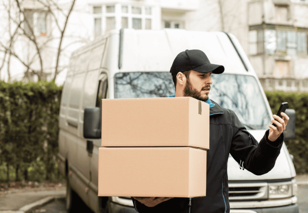 optimisation de tournées chauffeur livrant un colis